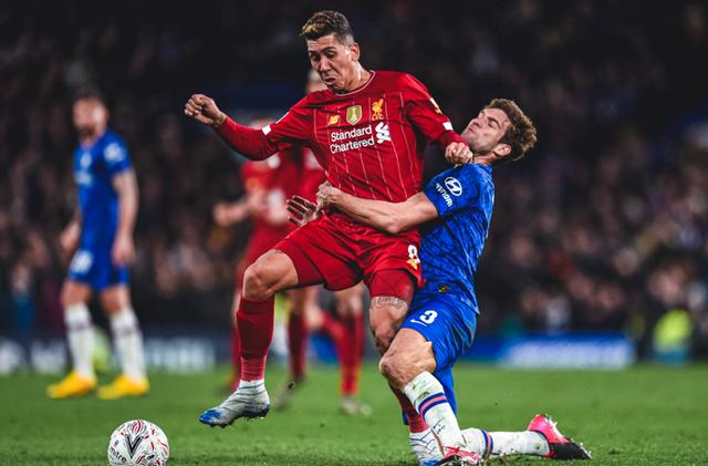 国际雪联单板和自由式U型场地世界杯，中国选手李方慧训练中