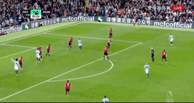 13岁零343天，阿森纳小将成为青年欧冠历史上最年轻出场球员