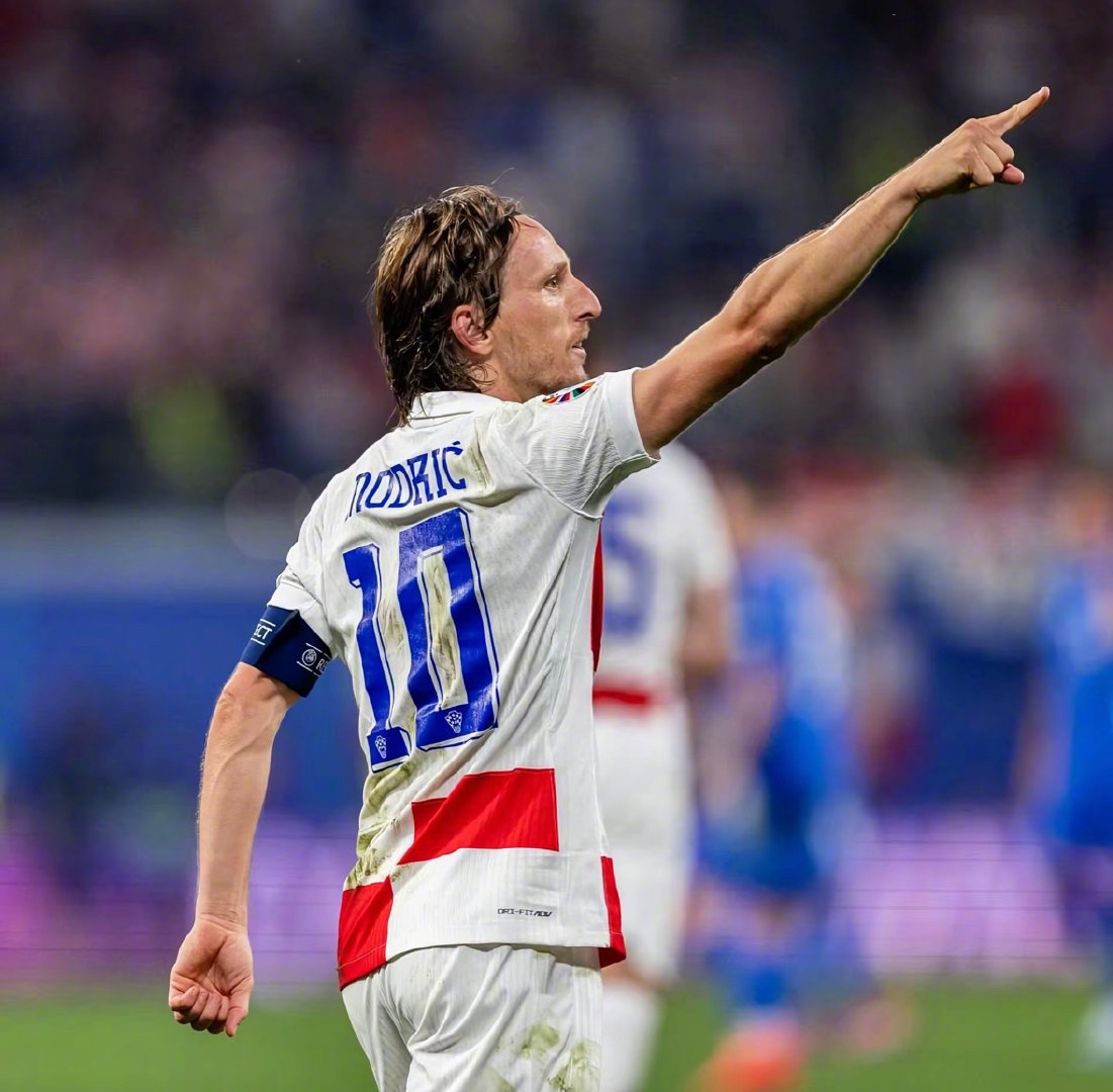 斯内德：穆帅对我而言就像父亲，贝尼特斯来国米的时机不对