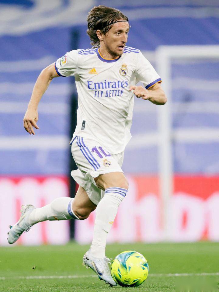 东体：男篮惨败会影响男足；邵佳一带队要改造思想和精神面貌