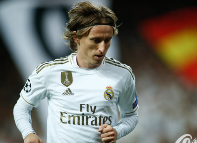 德天空：纽卡求购谢什科的新报价是总价9000万欧元